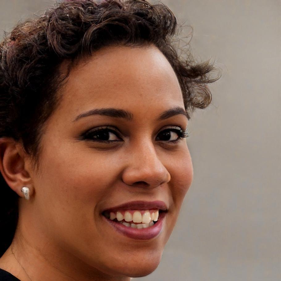 Portrait professionnel d'Amélie Rousseau, experte en communication digitale